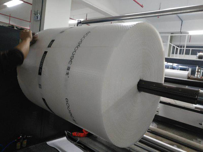 LSPE1500型全自動多層復合型氣(墊)泡膜機組 PE氣泡膜機器02